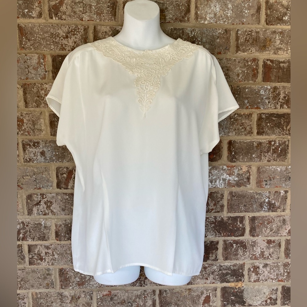 Impressions of California Vintage Bright White Embellished with lace size 14 top